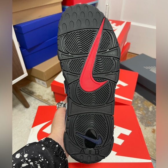 NIB Men Size 10 Nike Air More Uptempo ‘96 Pippen Sneakers Black/Navy/Varsity Red - Picture 13 of 14